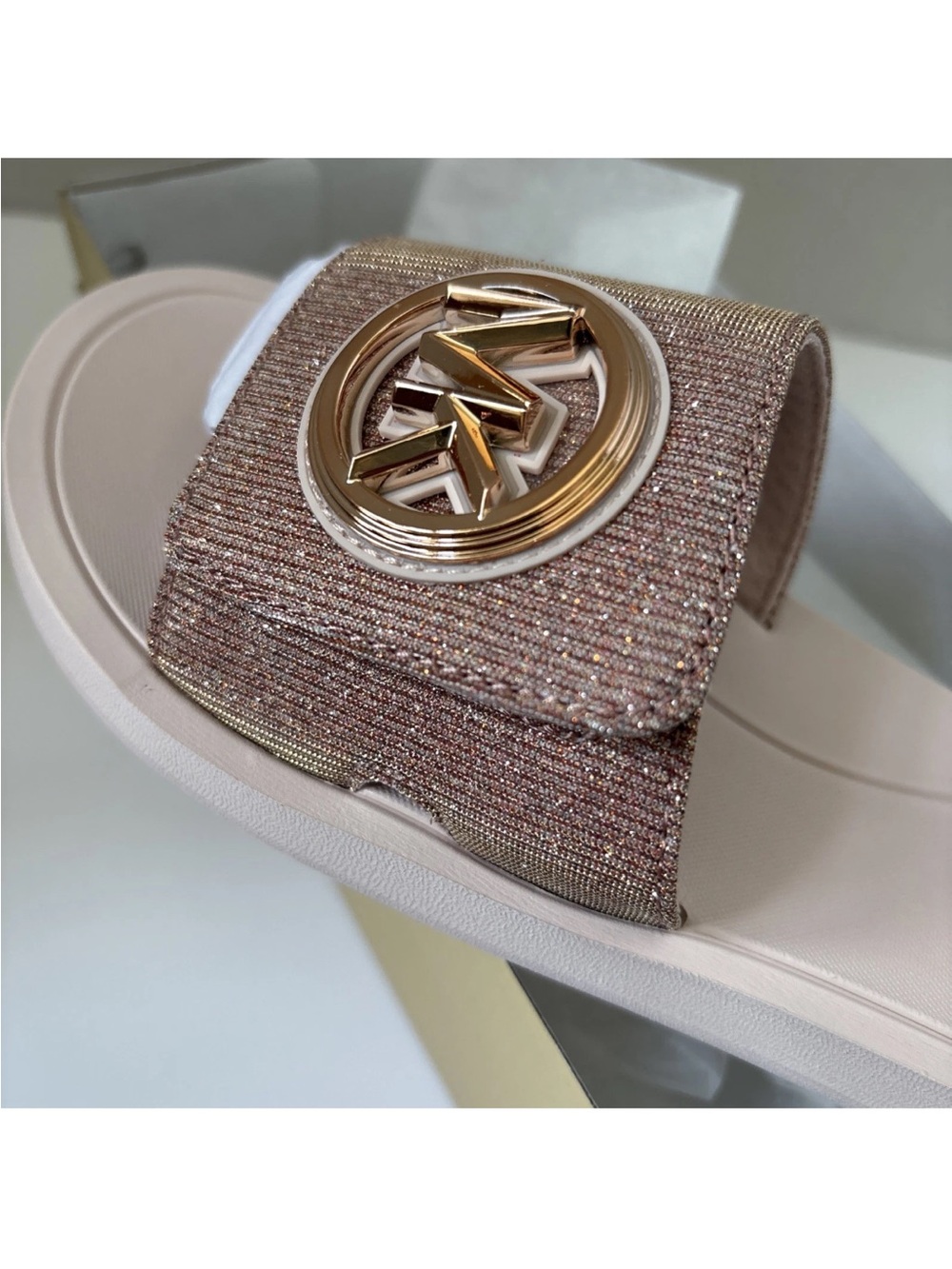 Michael Kors Women's MK Glitter Chain Mesh Charm Slide, Rose Gold, 8 Brand New - Picture 10 of 14
